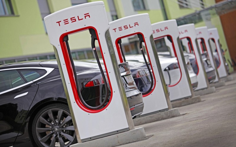 10 Tesla στην Ελλάδα αναζητούν... συνεργείο