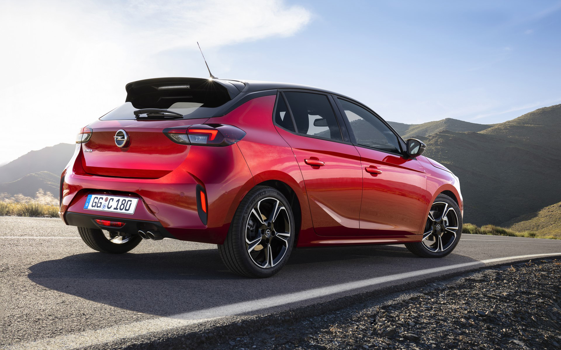 Opel: Τρεις παγκόσμιες πρεμιέρες στην Έκθεση της Φρανκφούρτης