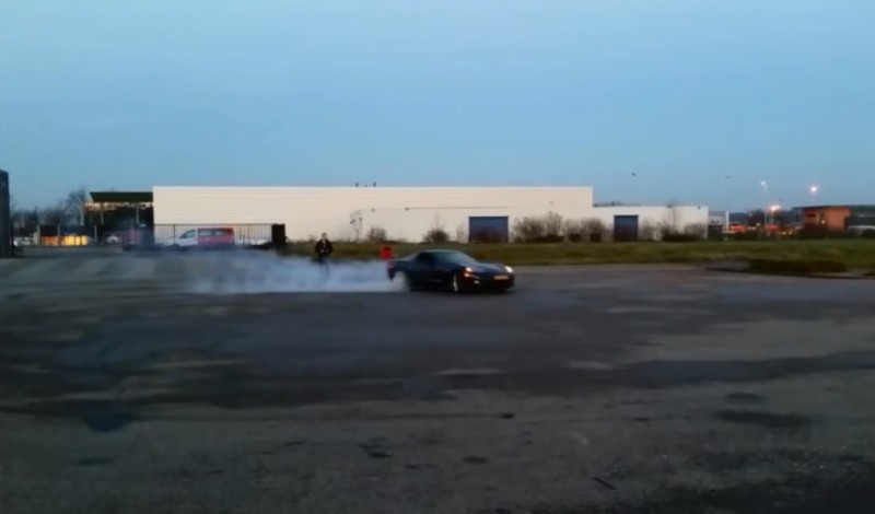 Video: Παντιλίκια με Corvette και …τηλεχειριστήριο