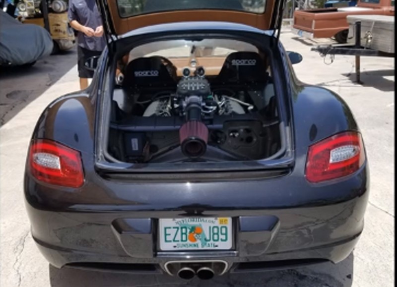 Porsche Cayman με 5λιτρο από Mustang (video)