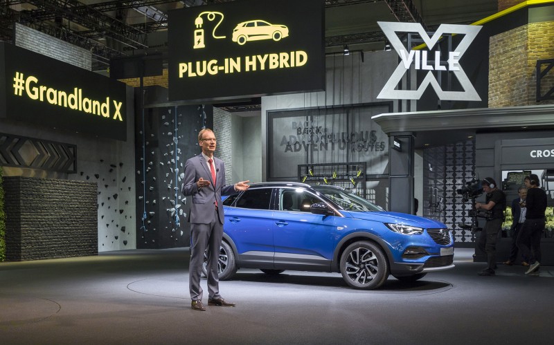 Το πρώτο plug in υβριδικό της Opel