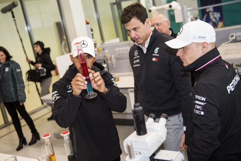 F1: Δεν νιώθει πίεση ο Hamilton για το νέο του συμβόλαιο