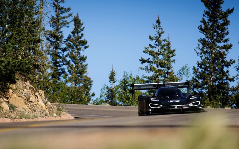Το ηλεκτρικό της Volkswagen κάνει δοκιμές για το Pikes Peak (vid)