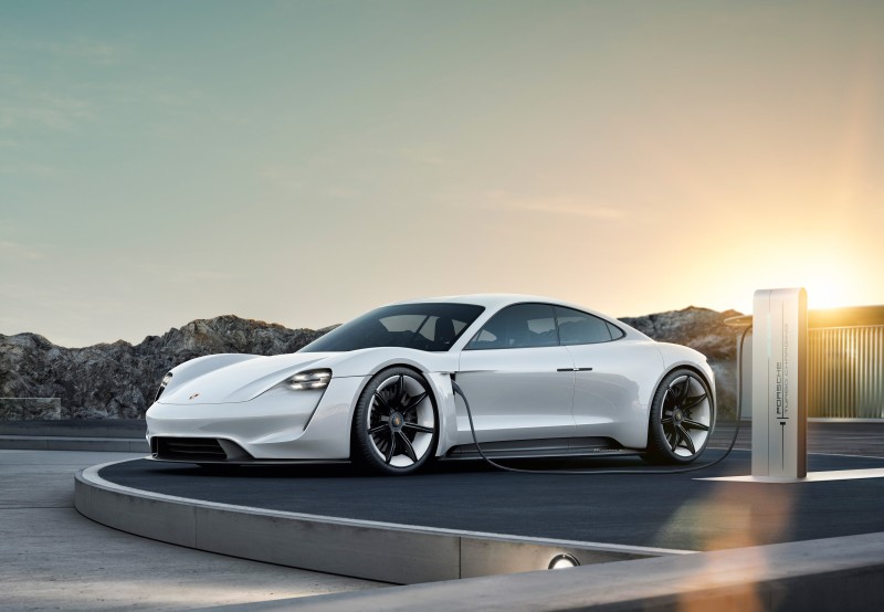 Η ηλεκτρική Porsche θα ονομάζεται Taycan