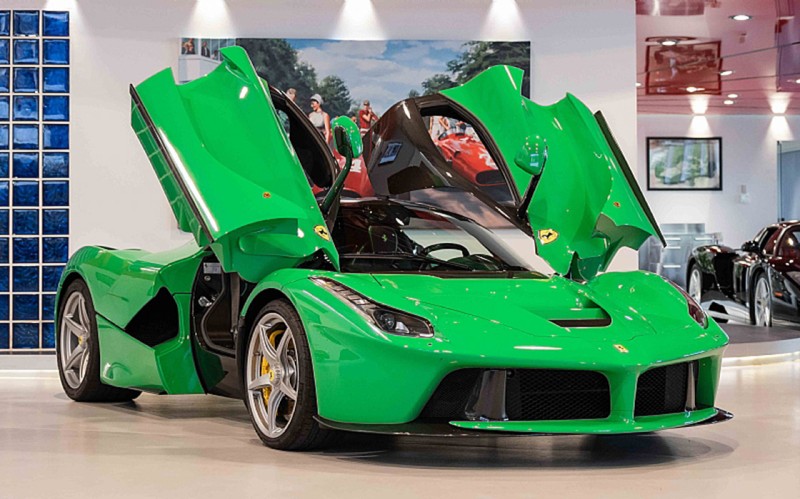 Η έκθεση με τις “εκθαμβωτικές” Ferrari (video)