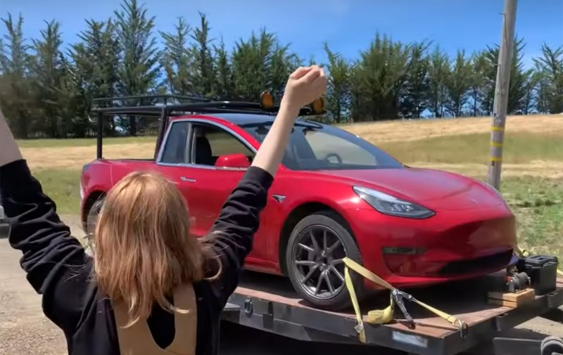 28χρονη μετέτρεψε ένα Tesla Model 3 σε… pick up (video)