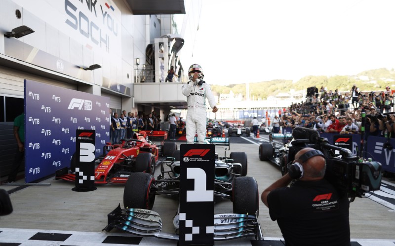 GP Ρωσίας: Επιστροφή στις νίκες για τον Hamilton, εγκατέλειψε ο Vettel