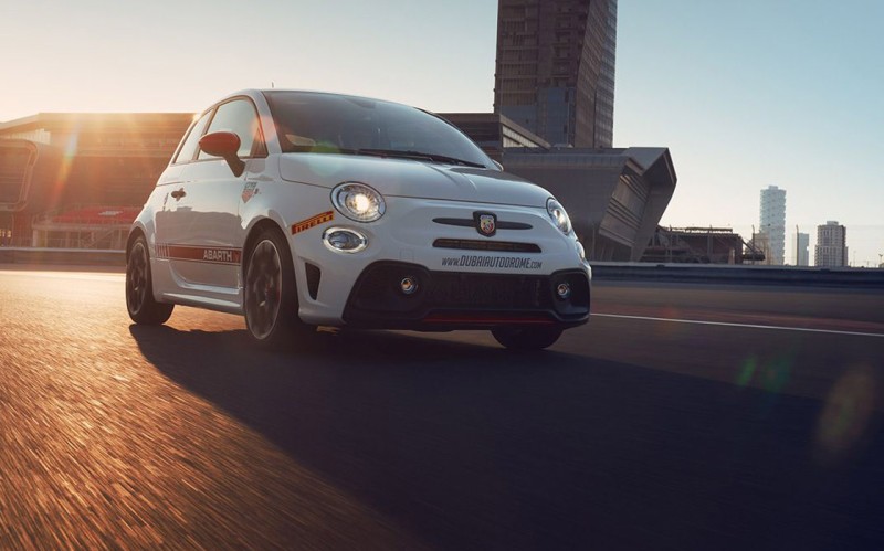 H Abarth τσιμπάει στο Ντουμπάι