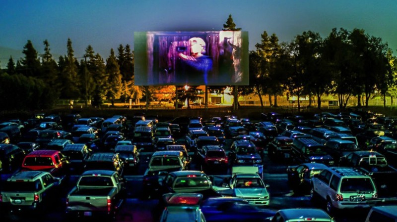 Κορονοϊός: Επανέρχεται η μόδα των drive-in cinema! (video)