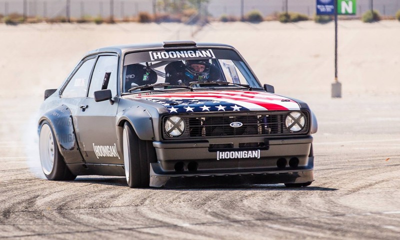 Ο Ken Block επιστρέφει με το Escort MKII και καίει μπόλικο λάστιχο! (video)