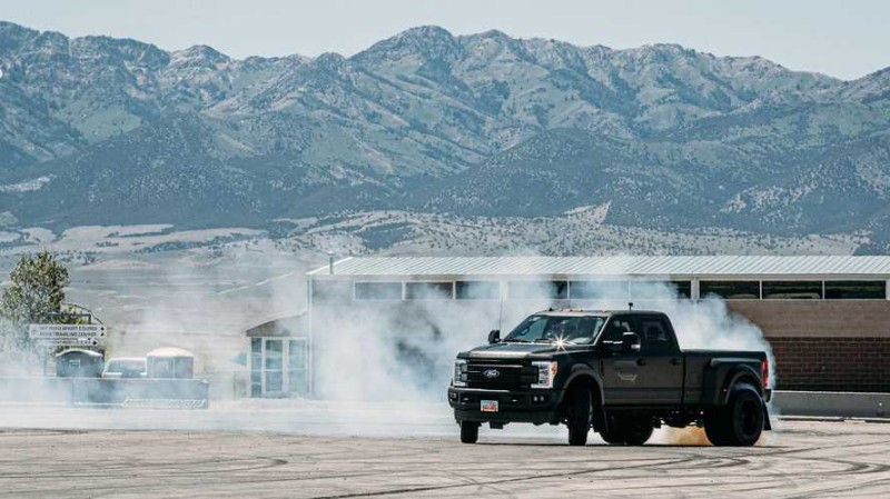 O Ken Block ντριφτάρει και με Ford F-450 τεσσάρων τόνων! (video)