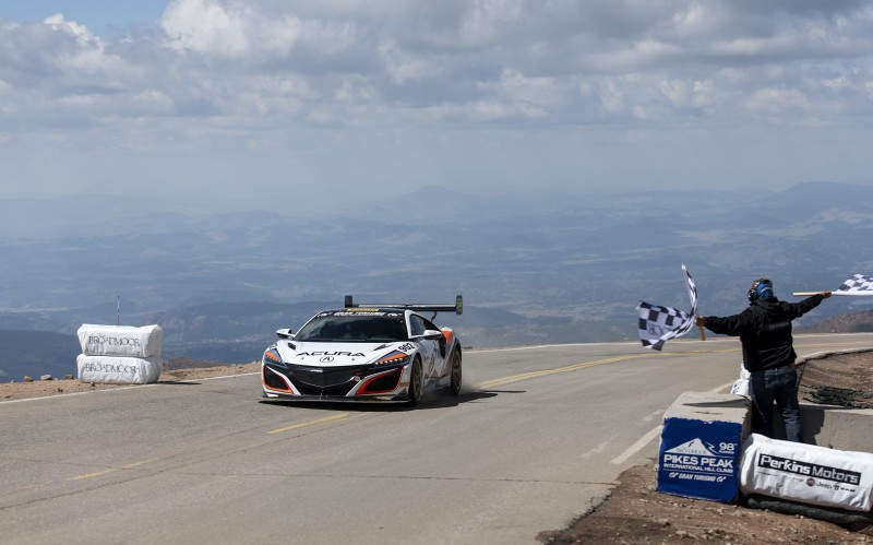 Ανάβαση Pikes Peak: Βασιλιάς των υβριδικών το Acura NSX