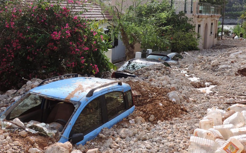 Κυκλώνας Ιανός: Τι ισχύει με τις άδειες οδήγησης που χάθηκαν και τα οχήματα που καταστράφηκαν