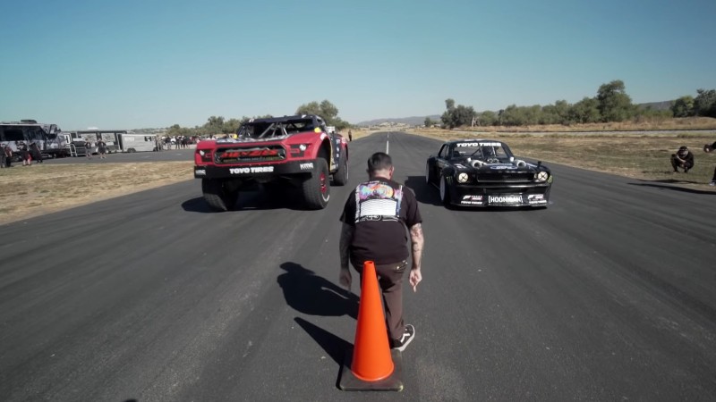 Κόντρα Vol. II: Hoonicorn Vs Trophy Truck (video)