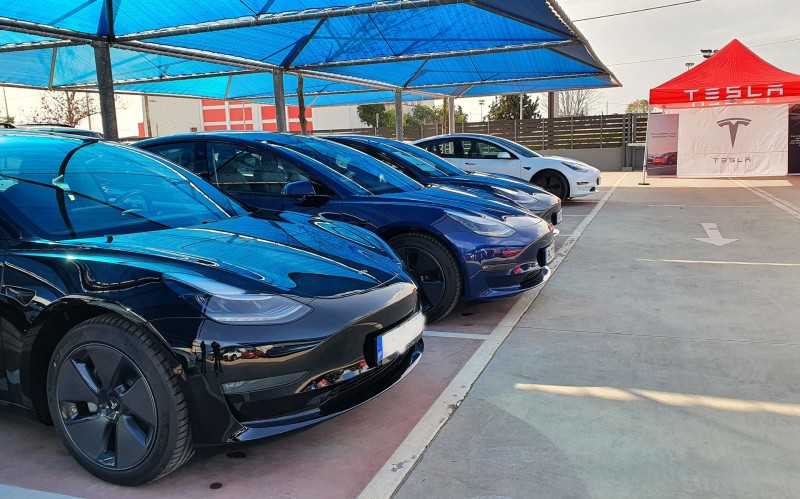 Άρχισαν οι παραδόσεις των νέων Tesla στην Ελλάδα