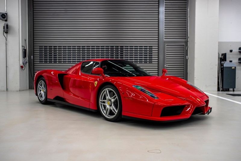 Έβαλε πωλητήριο στα supercars του ο Sebastian Vettel