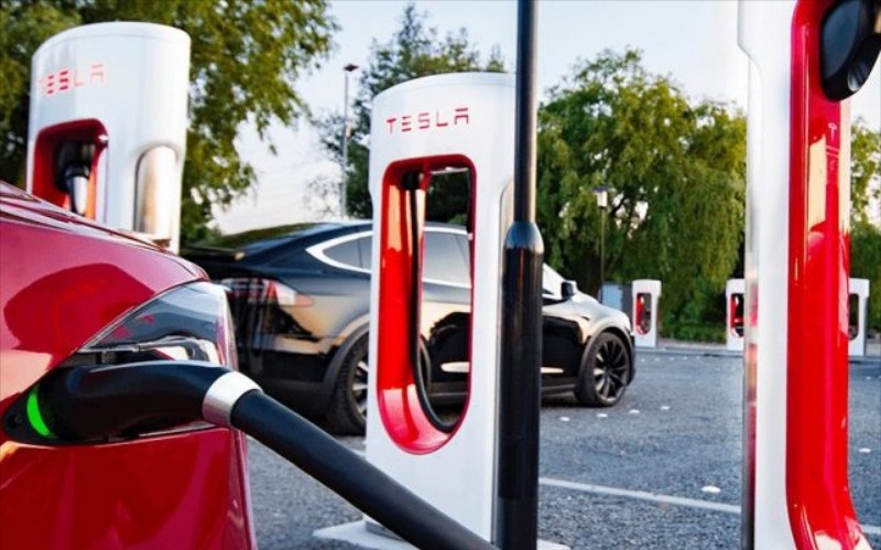 Νέος ταχυφορτιστής από την Tesla στην Ελλάδα