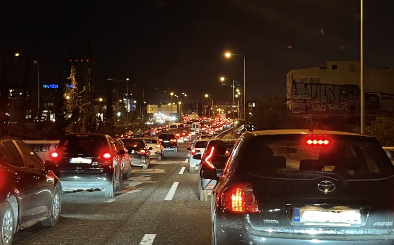 Η Ελληνική Αστυνομία τρολάρει το μποτιλιάρισμα στον Κηφισό