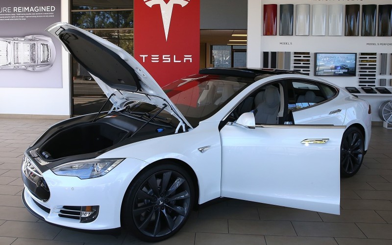 Ανάκληση σε 475.000 Tesla Model 3 και Model S