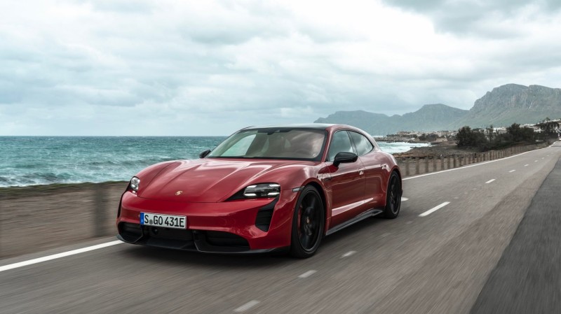Έσπασε τα κοντέρ η Porsche, με νέο ρεκόρ πωλήσεων