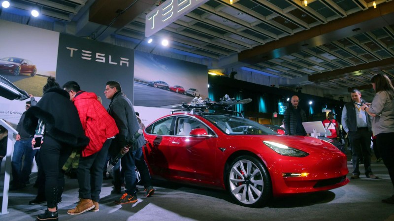 Προσιτό μοντέλο από την Tesla; Μην το περιμένετε σύντομα