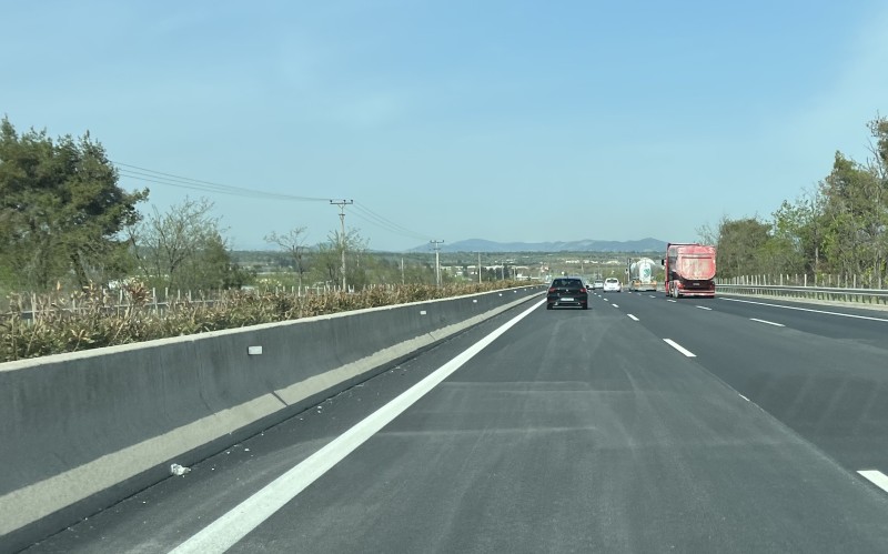 Οδηγείς αργά στην εθνική οδό; Υπάρχει πρόστιμο γι αυτό!