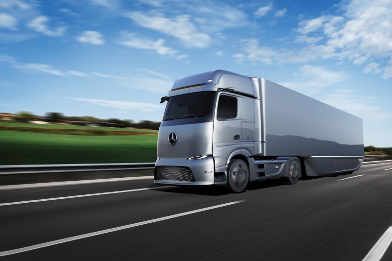 Έτοιμη η ηλεκτρική νταλίκα της Mercedes με αυτονομία 500 km – Πότε θα κυκλοφορήσει;