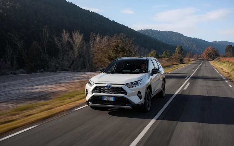 To Toyota RAV4 με έκπτωση 2.000 € - Δείτε τιμές!