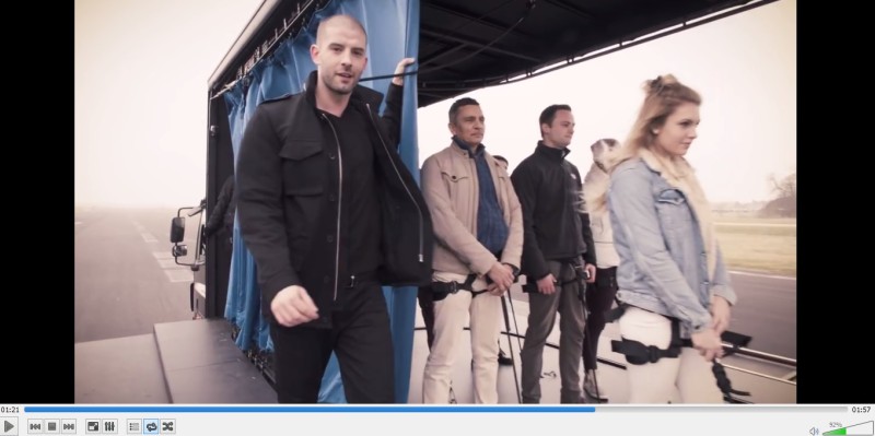 VIDEO: Τι έγινε πίσω από την κουρτίνα;