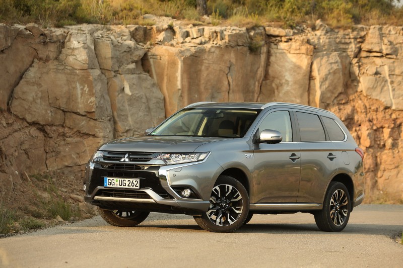 Νέο υβριδικό Mitsubishi Outlander PHEV 2016