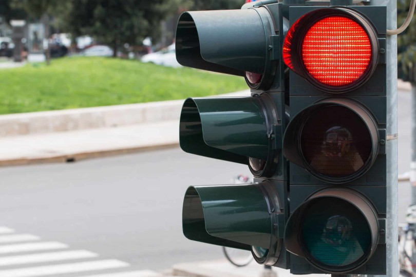 running-a-red-light-kokkino-fanari