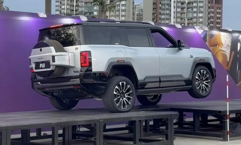 2-fangchengbao-three-wheel-treis-rodes-troxoi