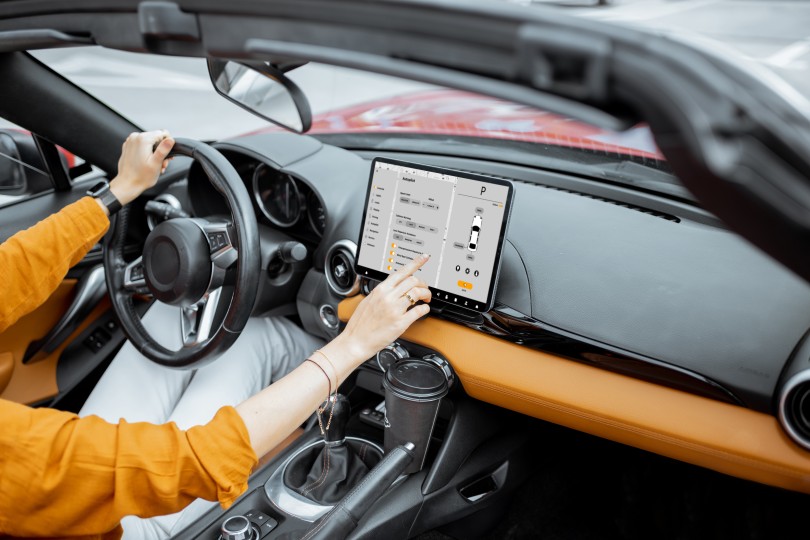 woman-controlling-car-with-a-digital-dashboard-