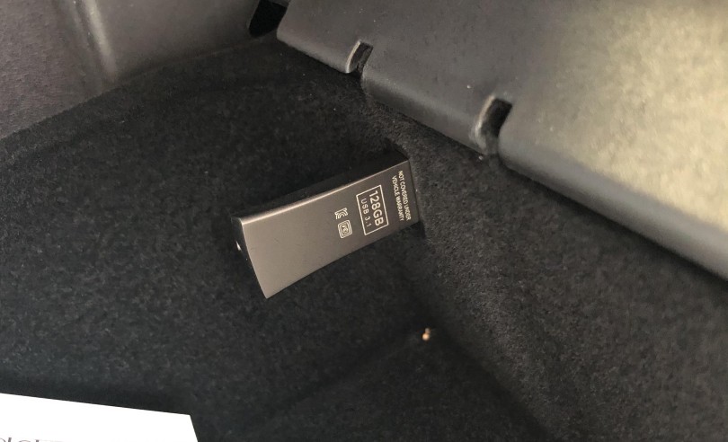tesla-usb-stick-sentry-mode