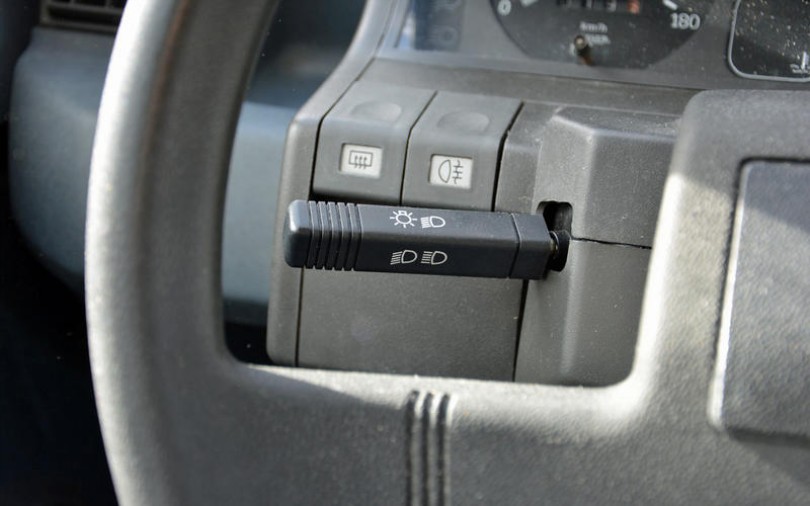 top10-strange-laws-rear-lights