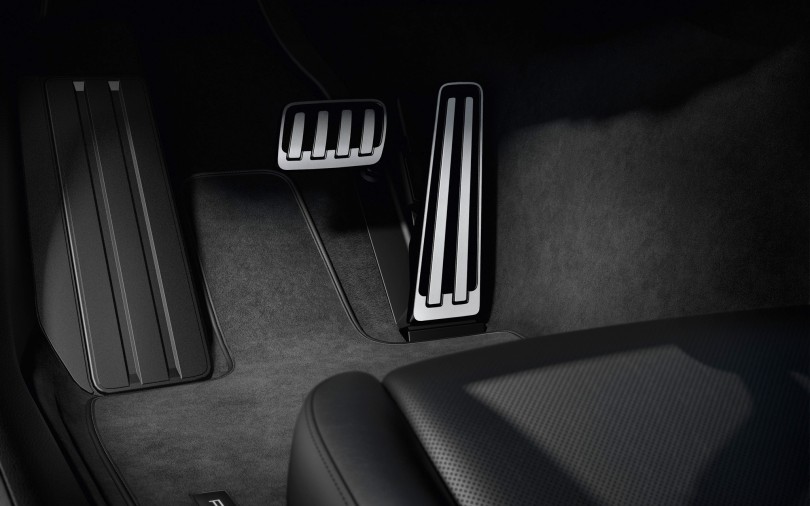 porsche-taycan-pental-pedal-gazi-gkazi-freno