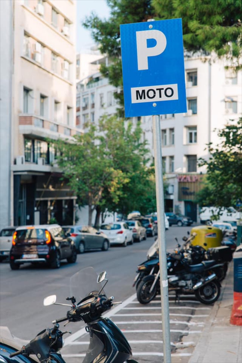parking-moto-mixai-motosikleta