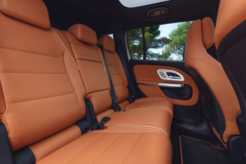 6-mercedes-benz-glb-piso-kathismata