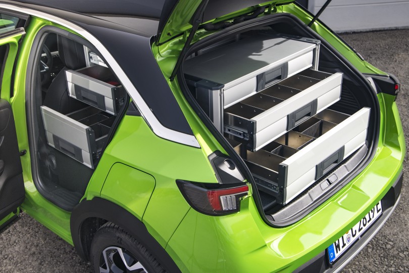 opel-mokka-e-mokkae-ilektriko-epaggelmatiko-sirtaria-3