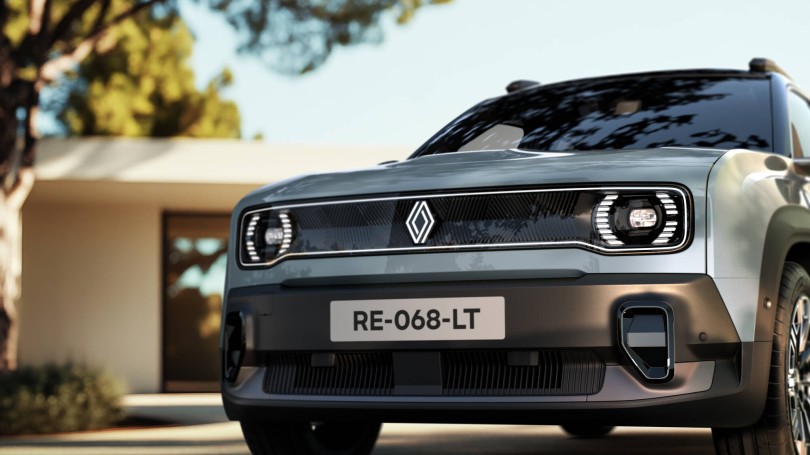 1-renault-4-e-tech-electric-parousiasi-2024