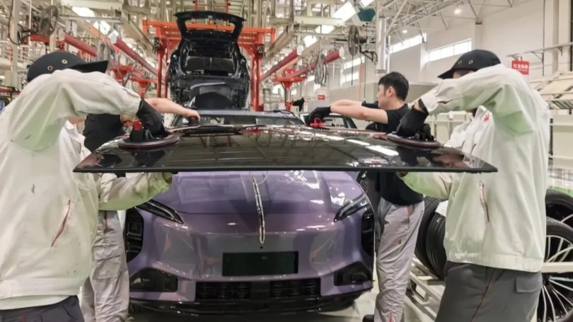 5-hongqi-ehs7-iliorofi-solar-roof