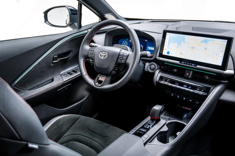 Toyota-C-HR-2023-15