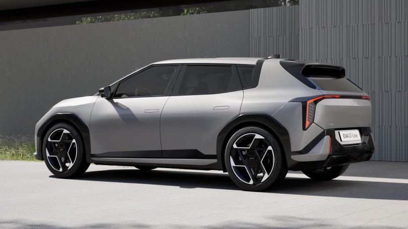 2-kia-ev4-hatchback-piso