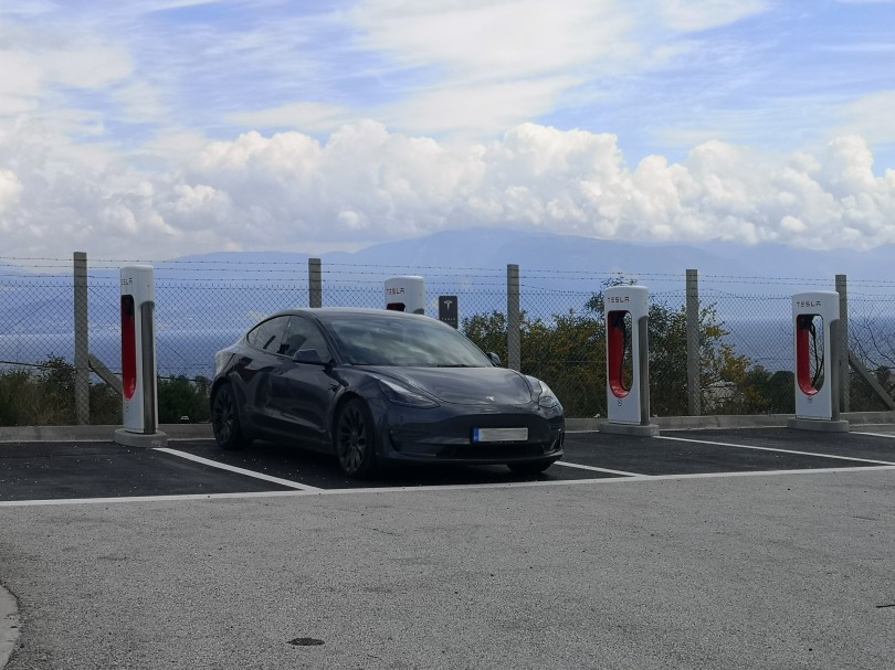tesla-model3-model-3-supercharger-psathopirgos-patra-fortistis-fortisi
