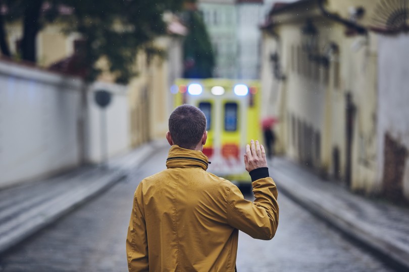 leaving-ambulance-car-