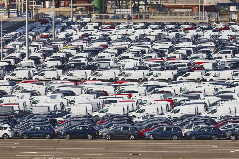 aytokinita-cars-parking-logistics