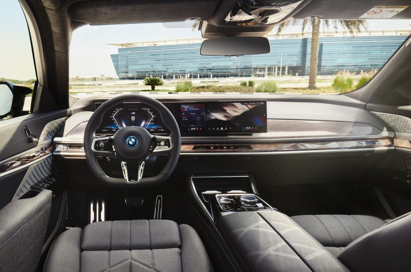 bmw-i7-m70-interior-esoteriko-ilektriko