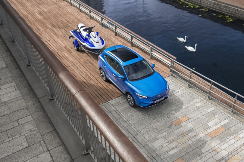 mg-zs-ev-jet-ski