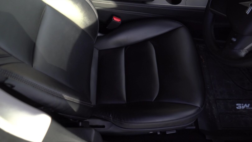 tesla-model-3-taxi-agglia-vretania-uk-ilektriko-kathisma-odigou