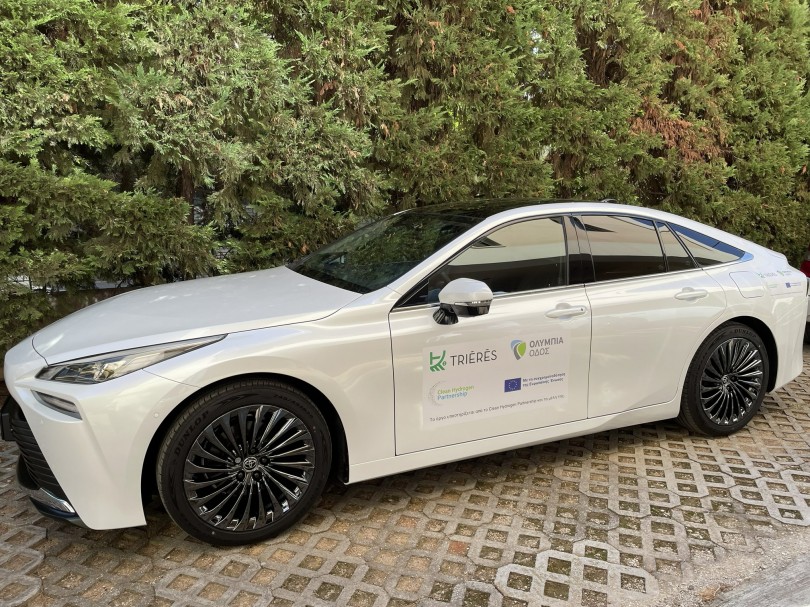 2-toyota-mirai-ydrogono-hydrogen-olympia-odos-trieres